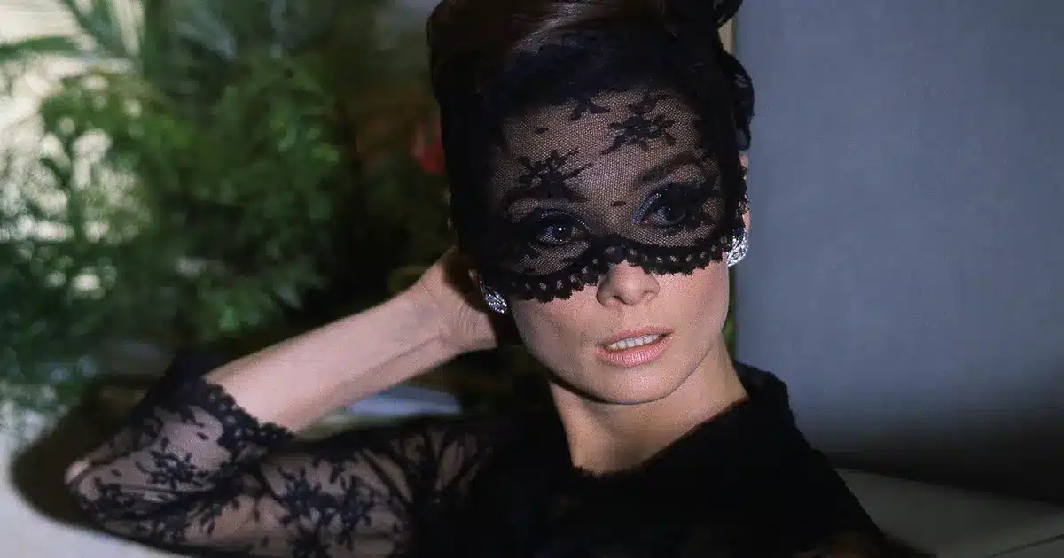 Audrey Hepburn et sa robe Givenchy dans le film Comment Voler un million de dollars